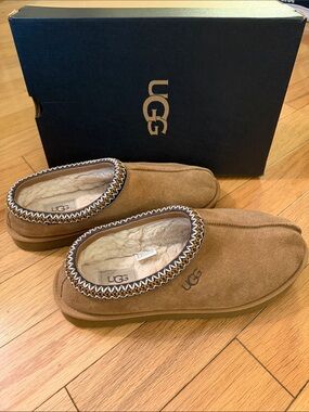 UGG Tasman Men’s Suede Shearling Slippers size 10 in men’s (11.5 in women’s)